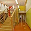 Kindergarten Böheimkirchen – Passivhaus-Kindergarten mit Zellulosedämmung bis 48 cm, Lichtband in Wintergartenkonstruktion, Rohbaustiege vom Zimmermeister