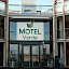 Motel Verde in Schönau/Triesting – Motel mit 42 Zimmer in Modulbauweise, großzügige Terrassen und Laubengänge mit Fassadenelemente und Geländer in Lärchenholz