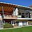 Passivhaus in Rohrbach/Gölsen – Passivhaus mit Wohnkeller passend zur Hanglage, Terrassen auf jeder Wohnebene, der Garten ist durch die Außenstiege direkt zu erreichen